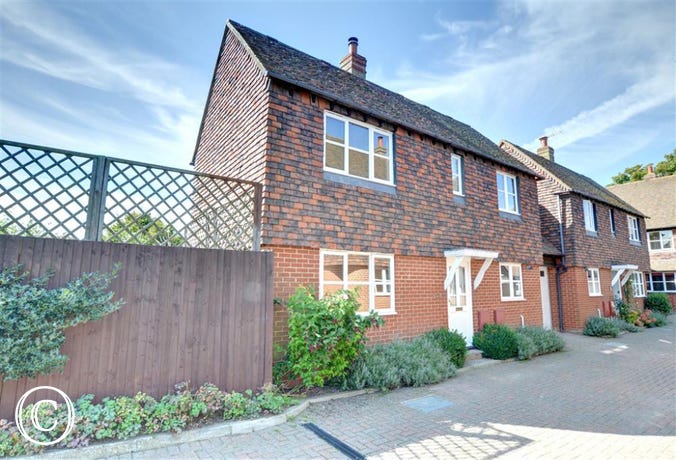 Detached house in Rye with private parking